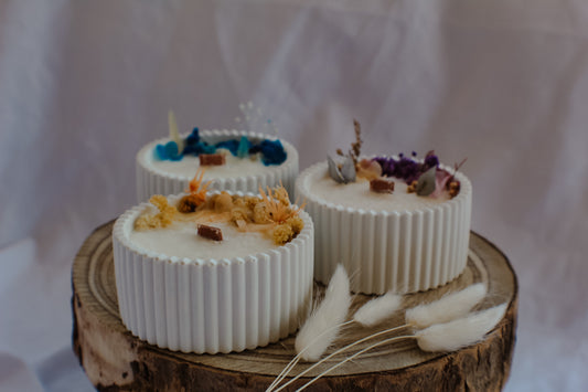 Candela Floreale in Vasetto Bianco