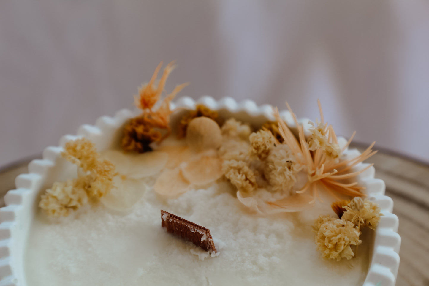 Candela Floreale in Vasetto Bianco