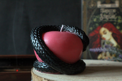 Frutto Proibito – Candela simbolica con serpente dipinto a mano
